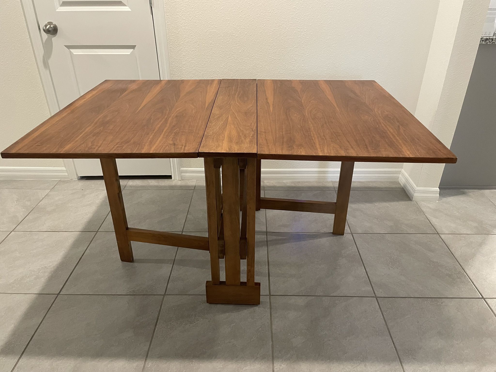 Solid oak Extending Table