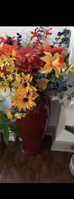 Pair of flower arrangements with vase