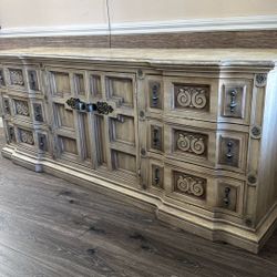 Old Dresser 