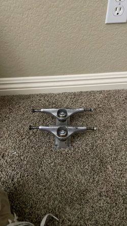 Skate trucks