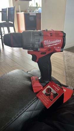 Milwaukee M18 FUEL 18V Lithium-Ion Brushless Cordless 1/2 in. Hammer Drill/Driver (Tool-OnlyNew/Nuevo