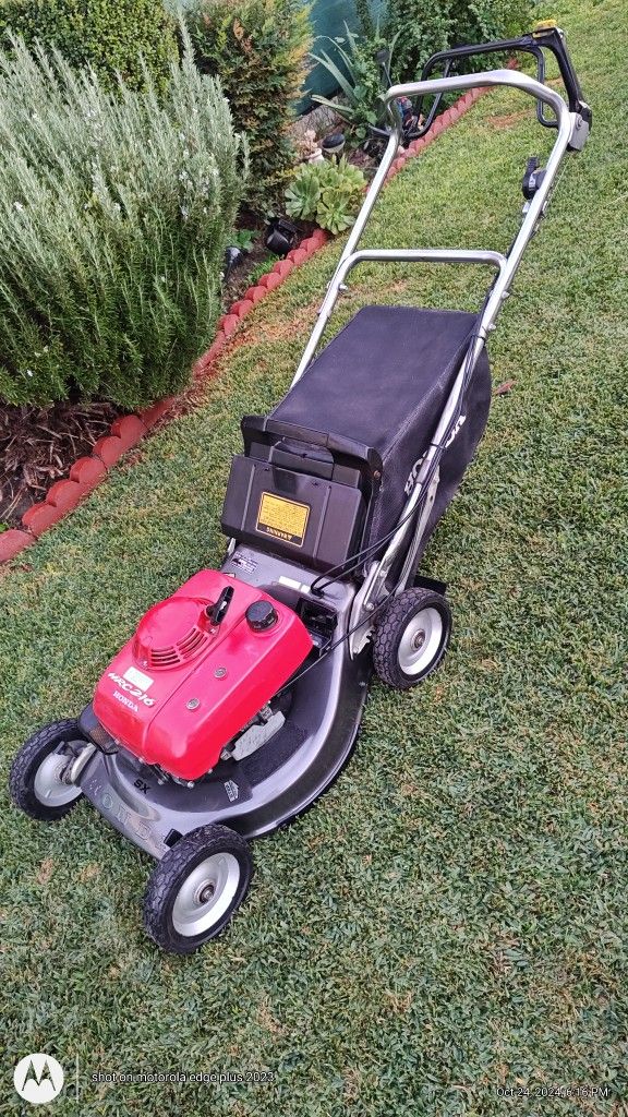 Honda HRC 216 Commercial Lawn Mower 