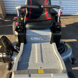 MURRAY GAS ZERO TURN LANW TRACTOR NEW