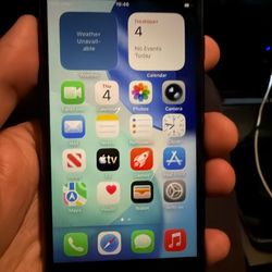 Apple iPhone SE 3rd gen 5gb 64gb unlocked