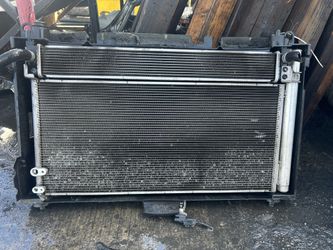 2010 - 2015 Toyota Prius 1.8L Radiator Condenser and fans complete