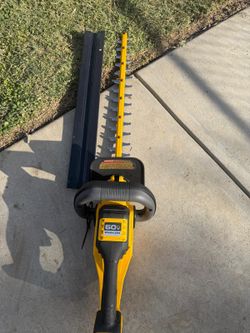DEWALT
FLEXVOLT 60V MAX 26 in. Brushless Cordless Battery Powered Hedge Trimmer (Tool Only