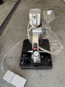 Yescom Pneumatic Grommet Press Machine w/ Foot Pedal & #2 Nickel Grommets - $300