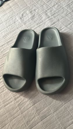 Adidas Women's Yeezy Slide Sandals 9M