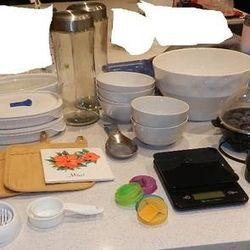 Kitchen Cleanout Bundle - 31 Items - $15