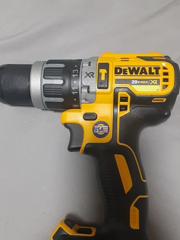 Dewalt Hammer Drill XR 20v. New