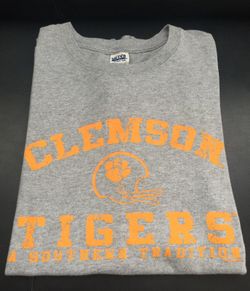 Clemson football tshirt size XL