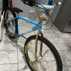 bmx throne bike only used it once kept it inside, no trades 