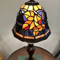 Vintage Quoizel Tiffany Style Stained Glass Table Lamp