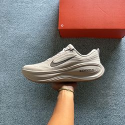 Nike Vomero Plus College Grey Ash