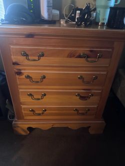 4-Drawer Pine Wood nightstand
