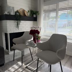 accent chairs and side table 