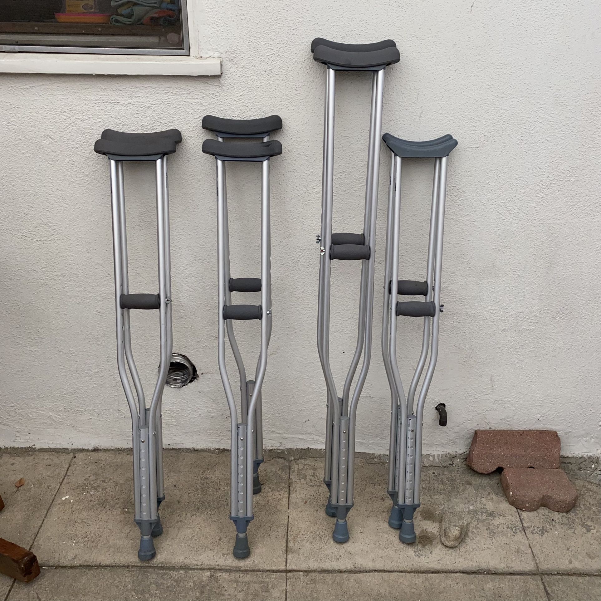 Mobility Lightweight Adjustable Aluminum Crutches