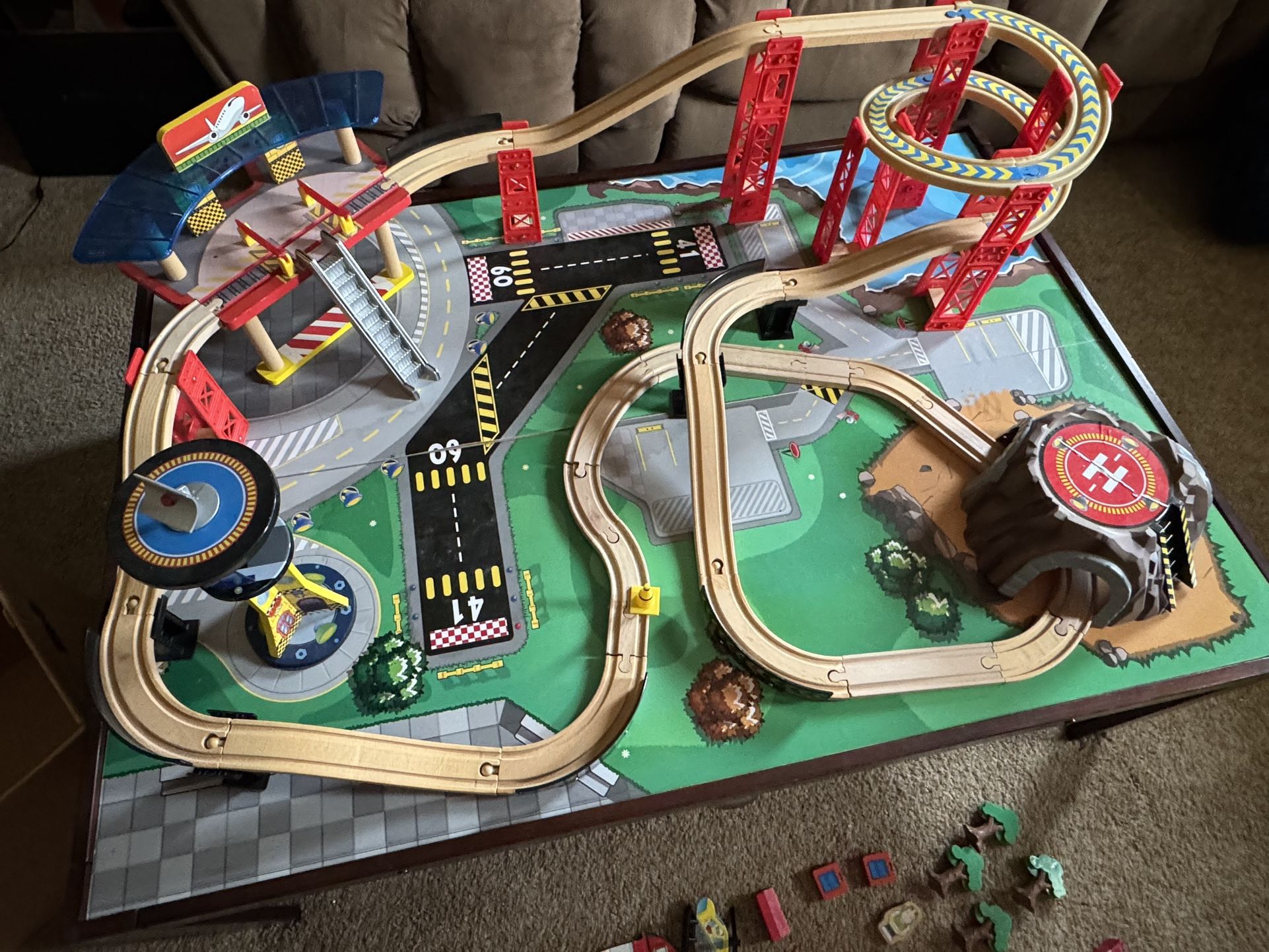 Kidkraft Airport Train set (46 1/2” x 32 3/4” x 15” high)