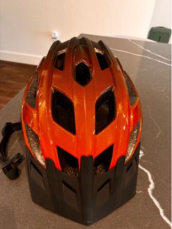 Cycling helmet for adults