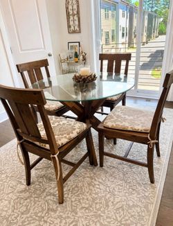 Pier1 round table and 4 chairs