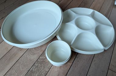 vintage Tupperware vegetable veggie chip appetizer nut carrying tray caddy with lid and dip bowl