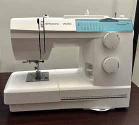 Husqvarna Viking Emerald 116 Sewing Machine [Like New] w/ Foot Pedal, Cover, Accessories