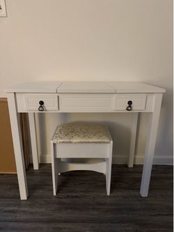 White Vanity with Mirror & Matching Bench – Excellent Condition