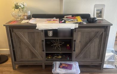 Farmhouse Barn Door TV Stand – Rustic Gray
