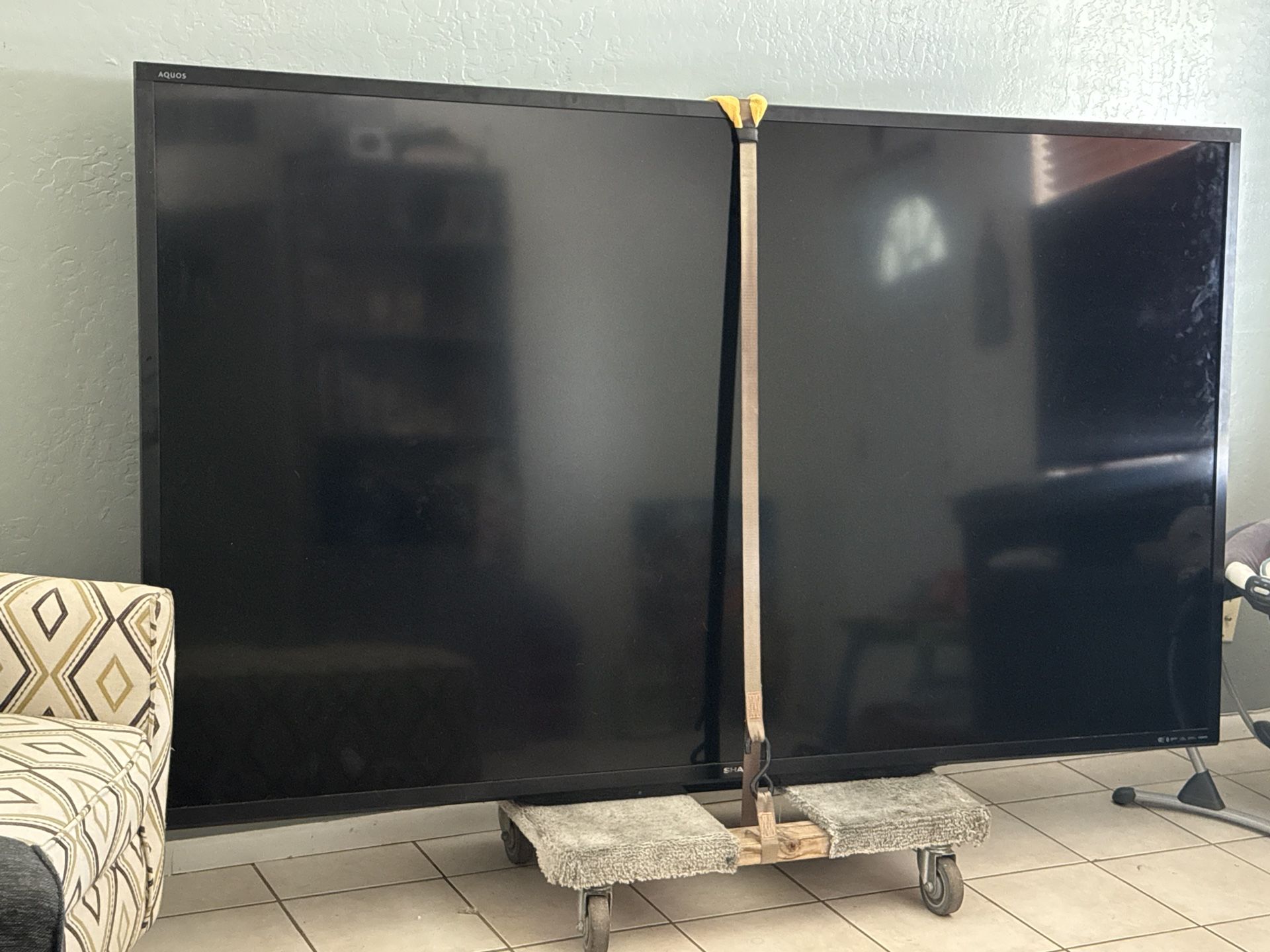 90” Smart Tv - No Original Legs But Comes With Wall Mount 
