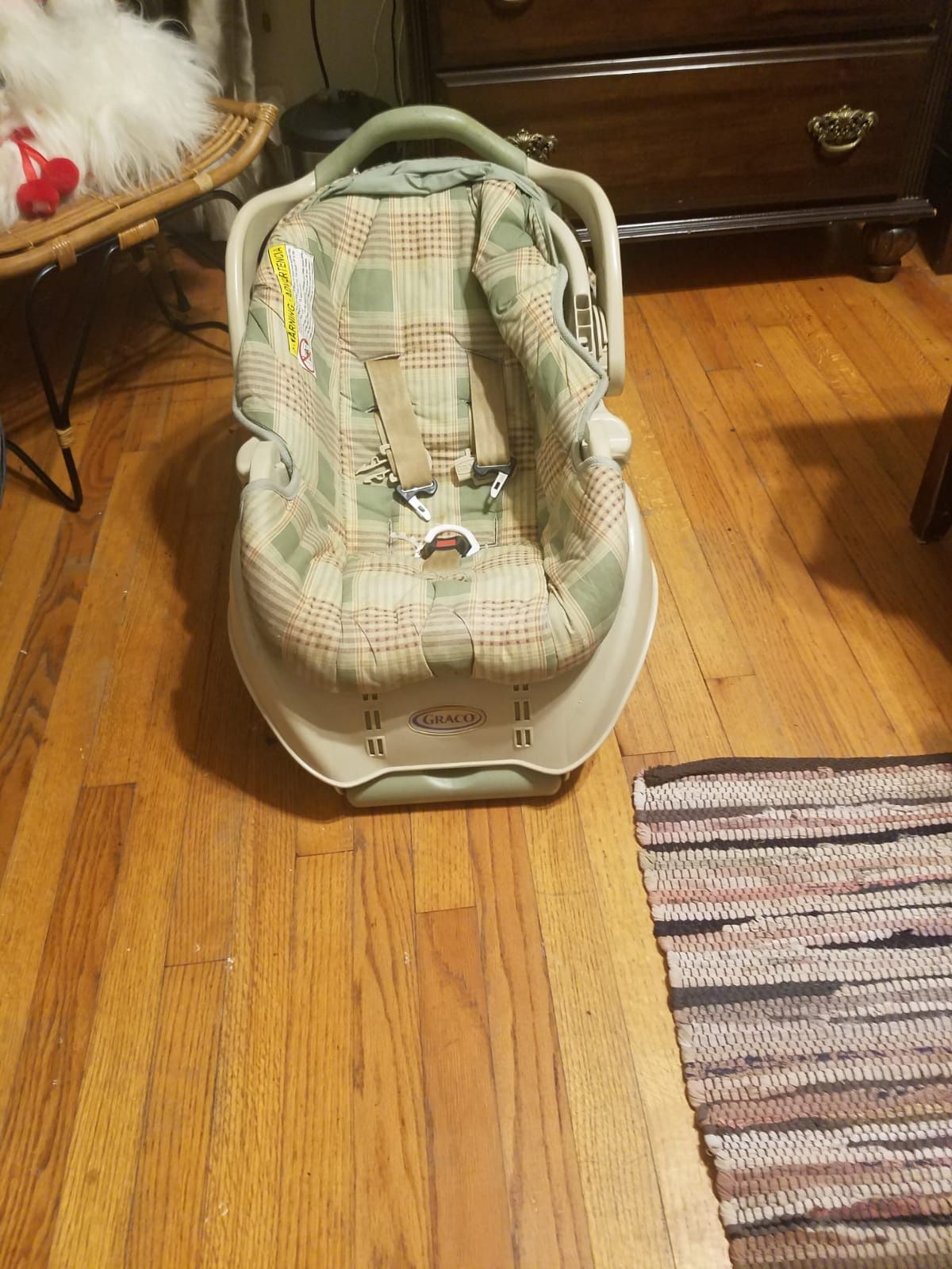 Graco Baby carseat Carrier and base