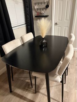 Dining table & chairs