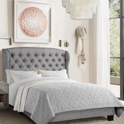 Queen size bedframe