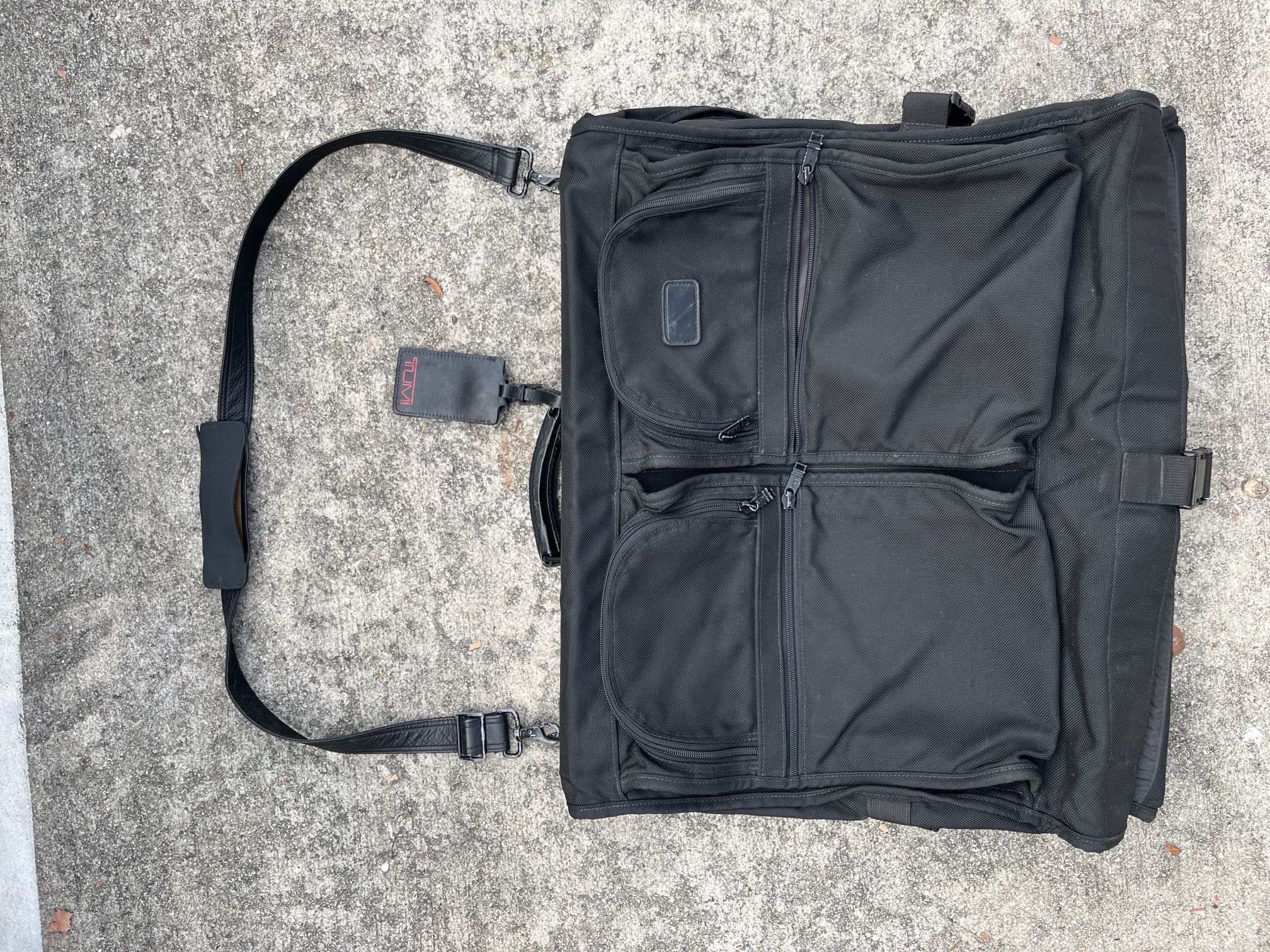 Tumi ballistic, nylon, black garment bag Luggage excellent condition