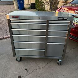 400$ Tool Box CRAFSTMAN. perfect condition with Key 