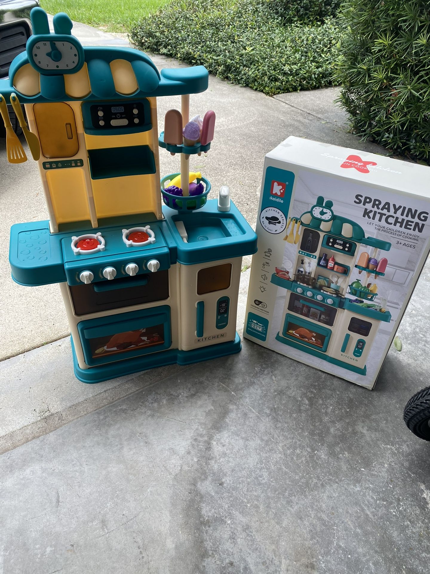 Interactive Spray Kitchen Playset for Kids