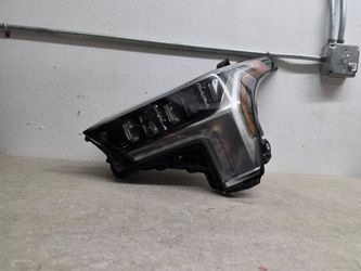 Left headlight toyota tundra 2022 2023 2024 2025 2026