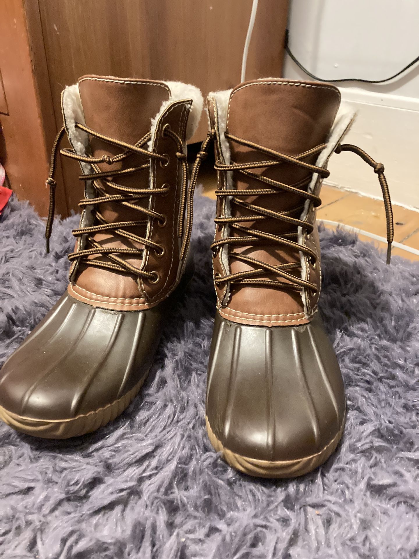 Women’s Size 5.5/6 Fleece lined Duck Boots