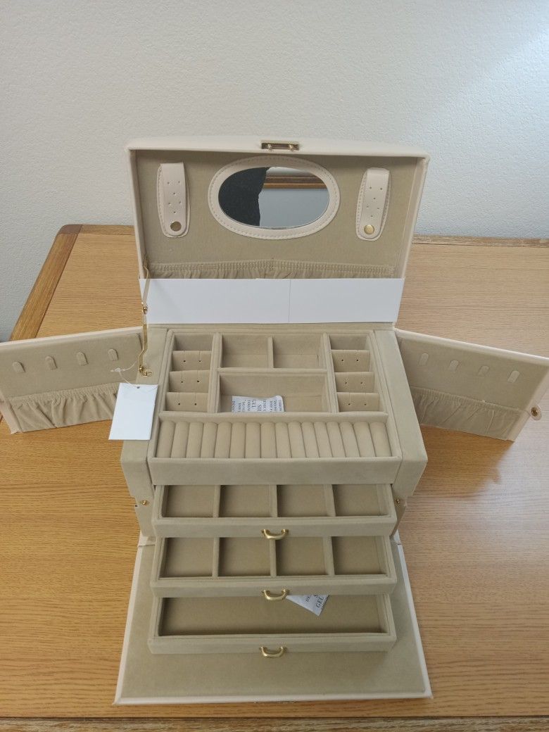 Gemma Layne Jewelry Box