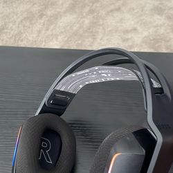 Logitech G733