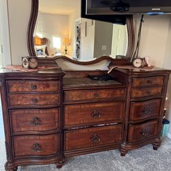 Dresser With Mirror And Cedar Chest