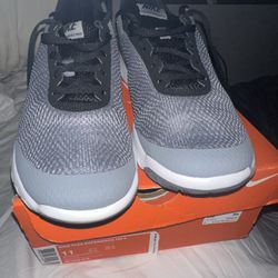 Nike Flex Experience RN 6 Size 11 New With Box 