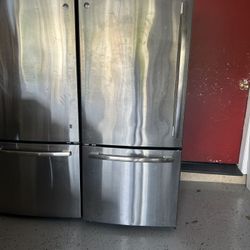 GE stainless Steel Refrigerator 