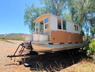 24 ft Pontoon Houseboat + Trailer with honda 130 hp outboard motor
