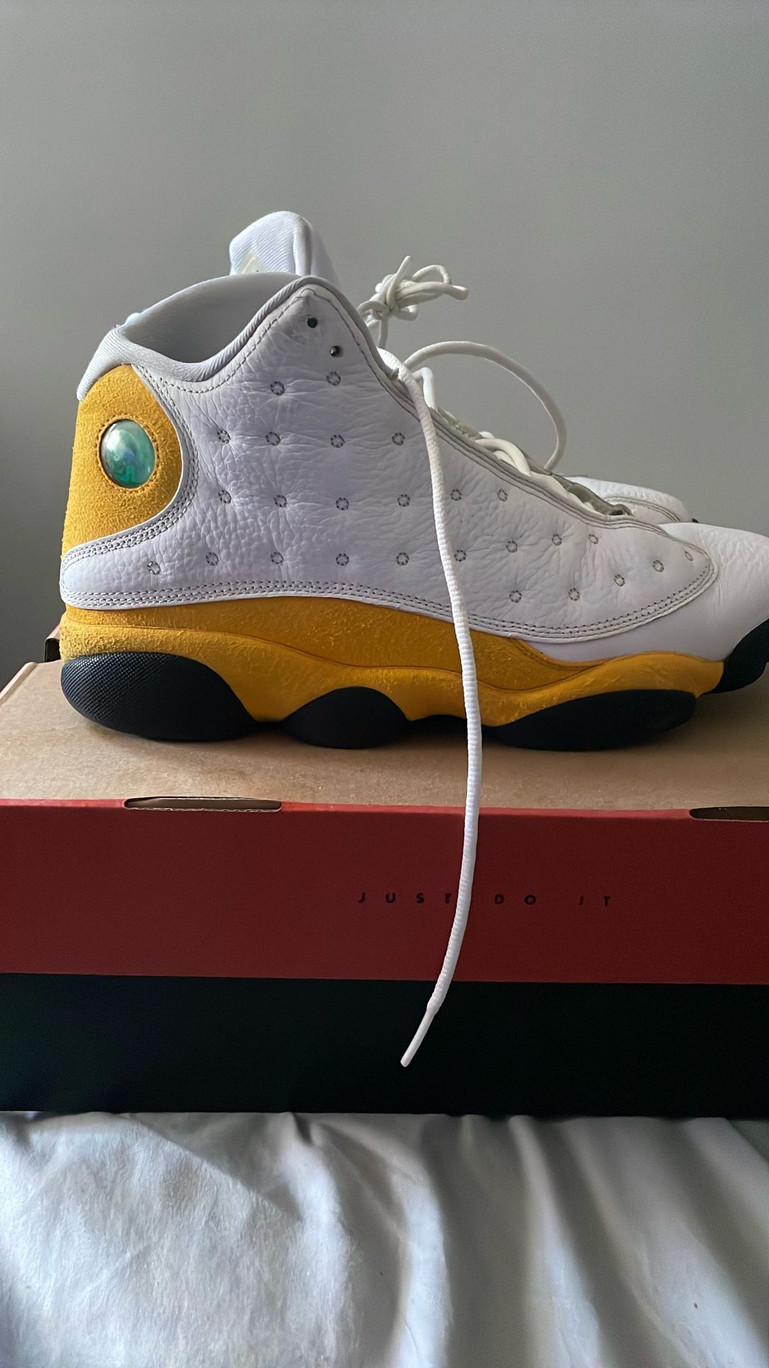 Jordan 13 White/gold