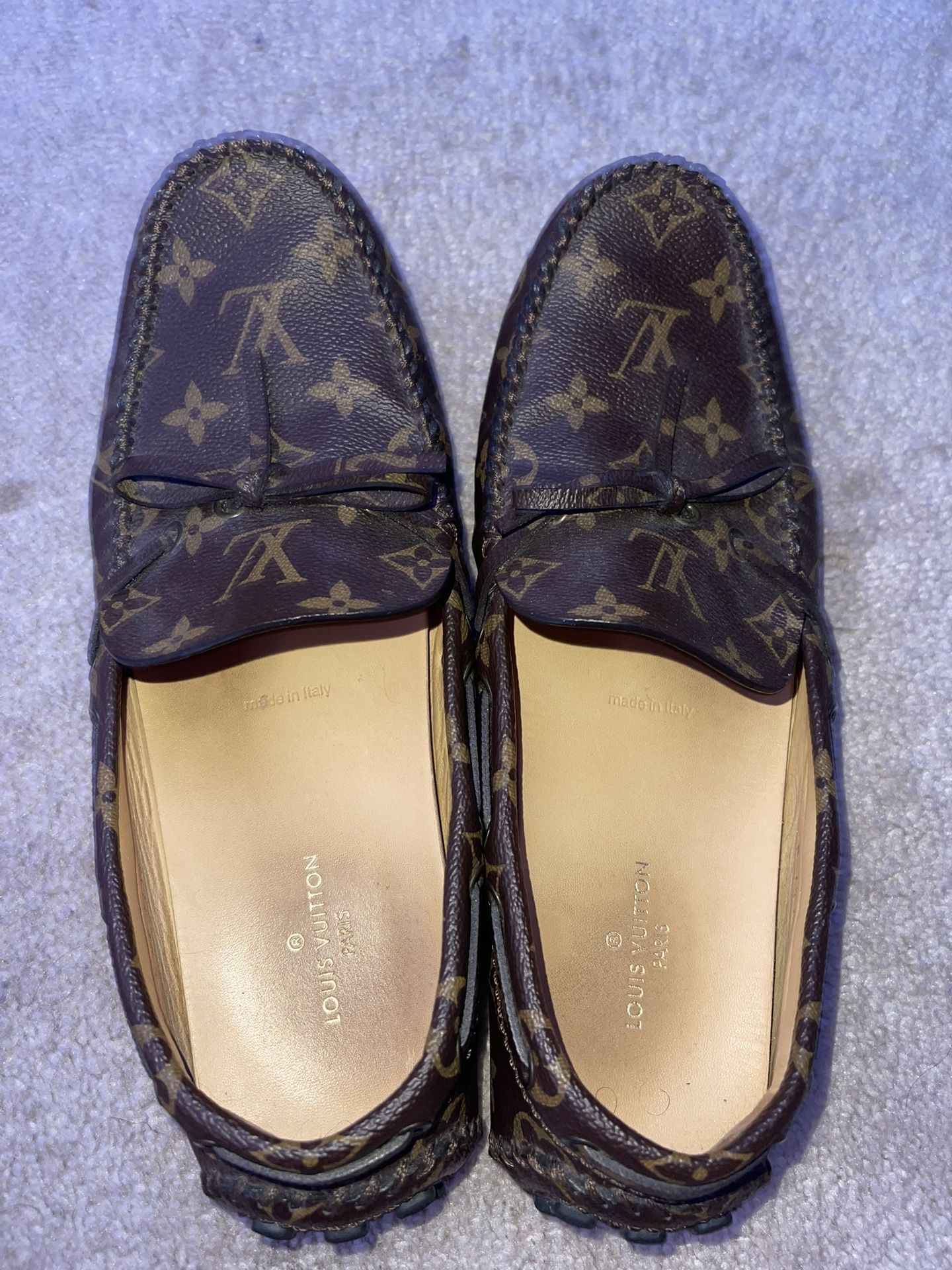 Monogram Driving Loafers β Size 7.5 Experience classic Louis Vuitton craftsmanship with this pair of authentic LV Monogram Driving Loafers. These are