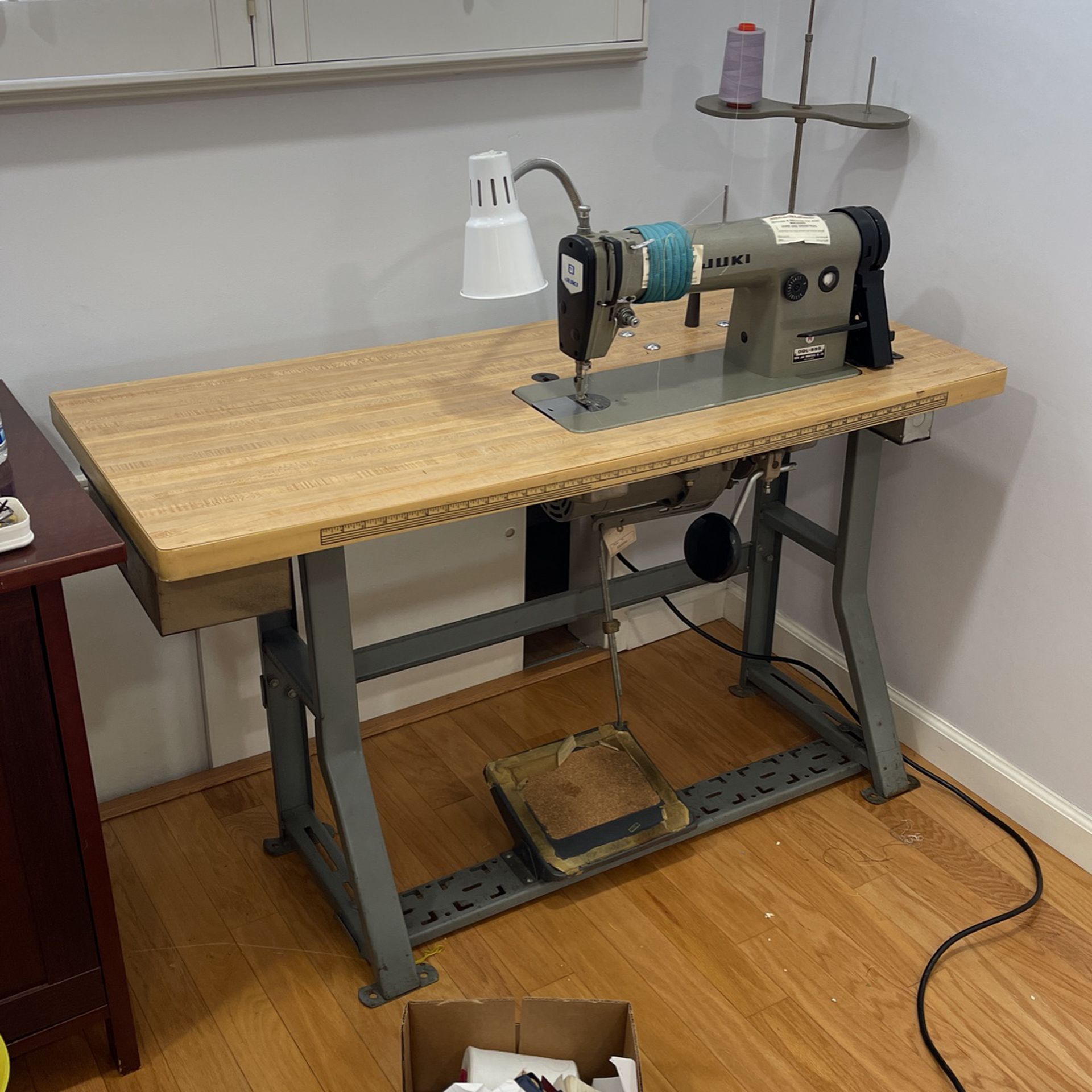Sewing machine and table