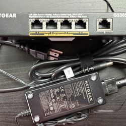 Netgear (GS305P) 5-Port PoE Gigabit Switch, Unmanaged 