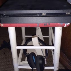 ps4 slim 1TB HHD and brand new gaming headset 