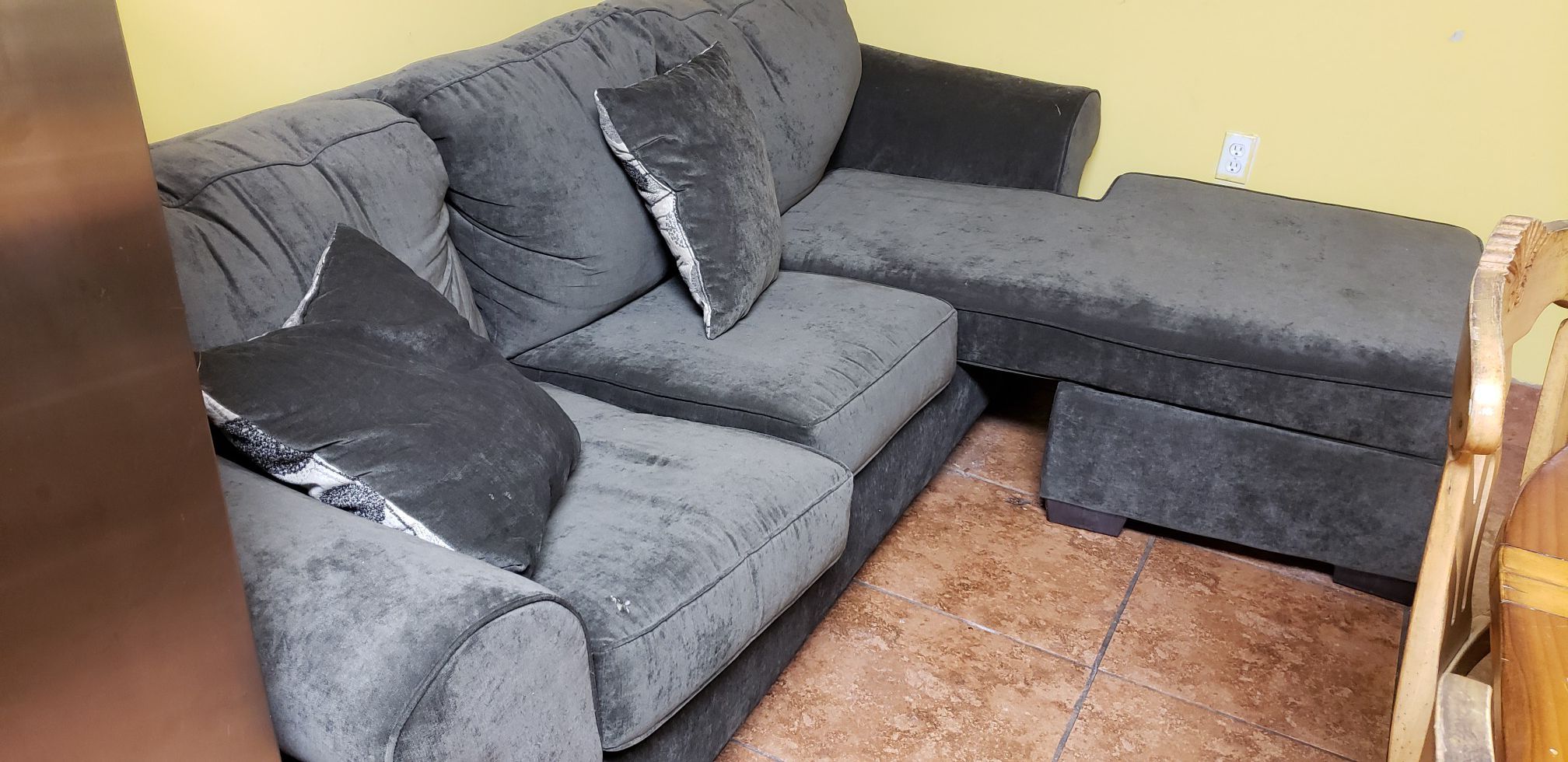 Free sofa and pull out bed need gone today monday 15