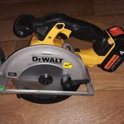 DeWalt DCS 393 6 1/2 In Circular Saw With Brand New High Amp Hour 4.0 Battery